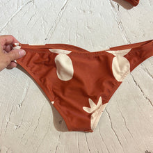 Carica l'immagine nel visualizzatore di Gallery, Costume
