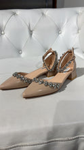Carica l'immagine nel visualizzatore di Gallery, Scarpe
